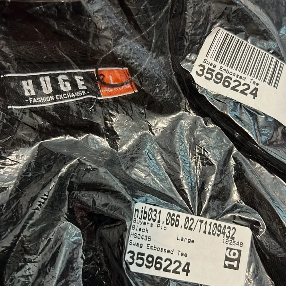 Huge Fashion Exchange Men’s Black Swag Embossed Tee Size Large